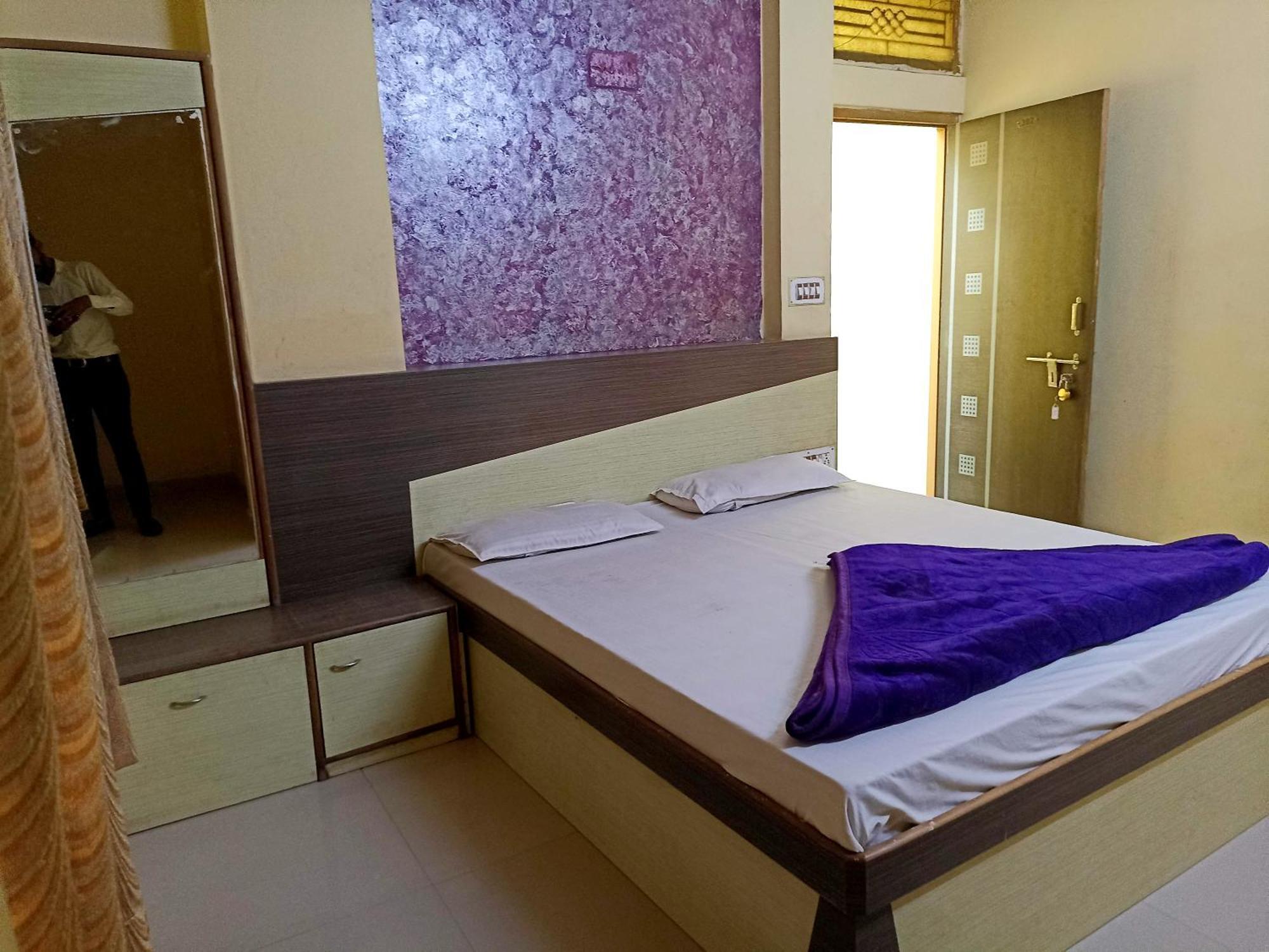 Shreeji Arpan Hotel Nāthdwāra Quarto foto